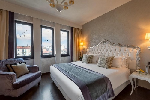 Carnival Palace Hotel image 17