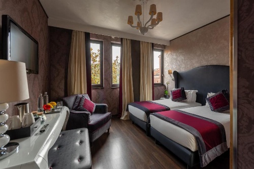 Carnival Palace Hotel image 22
