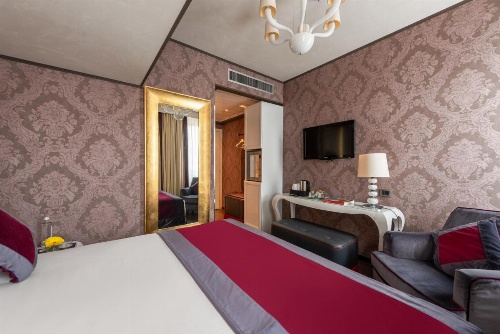 Carnival Palace Hotel image 24