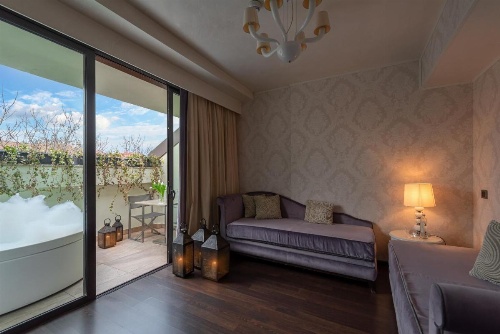 Carnival Palace Hotel image 34