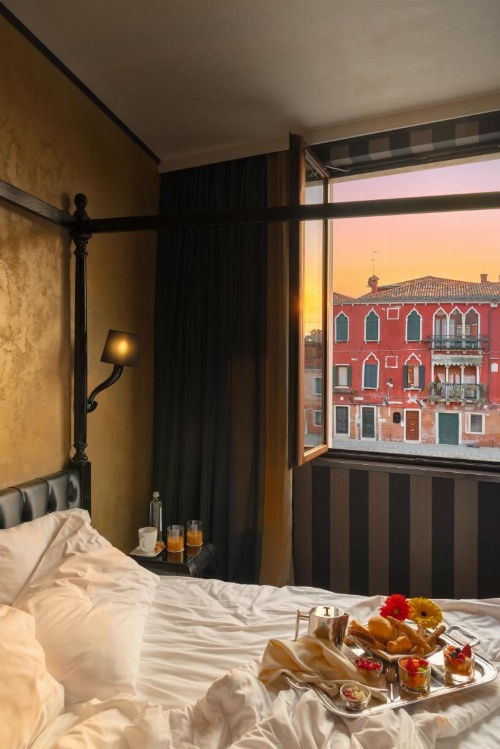 Carnival Palace Hotel image 9